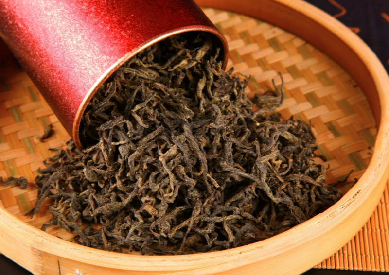 China Special Gu Zhang Mao Jian Tee lose in einem Korb.