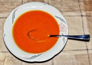 sommersuppe aus tee teesorte tee grüntee moringatee