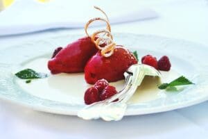 Tee mit Himbeeren als erfrischendes Sorbet