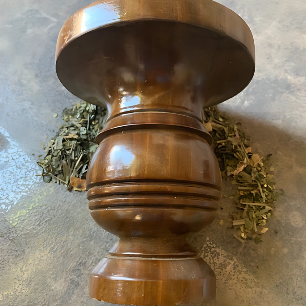 Kalebasse gross außergewöhnliche Guampa Mate mit Tee liegend