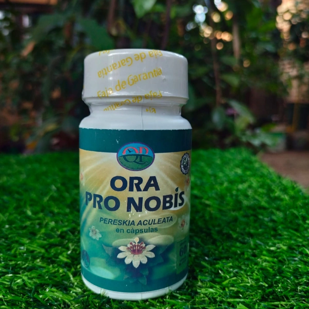 Ora Pro Nobis Kapsel in Verpackung auf einer grünen Wiese in südamerikanischer Kulisse.