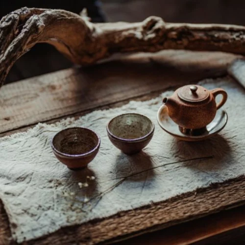 Probierset Raritaeten und Hochwertiges, angerichtet auf Tisch.