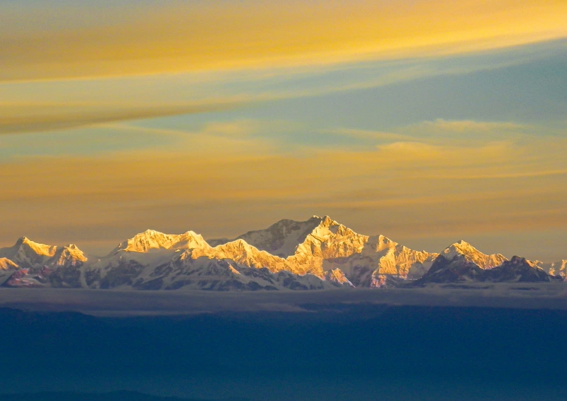 Ceylon Kiroswald FBOP Blick auf die schneebedeckten Berge.