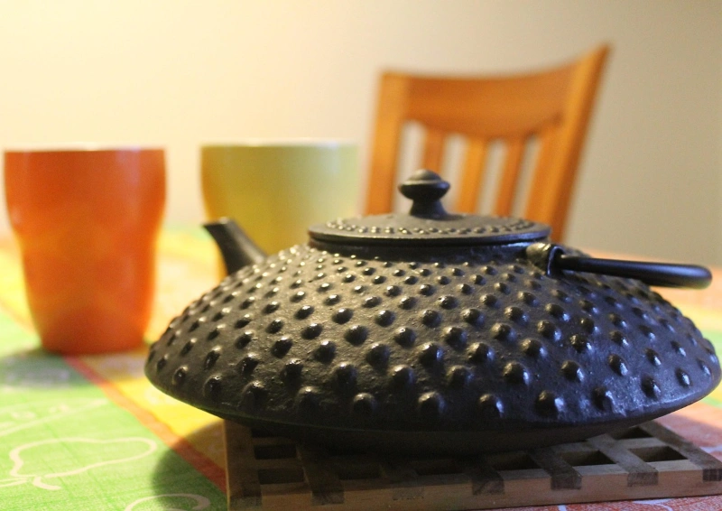 China Panyong Golden Needle in Gusskanne.