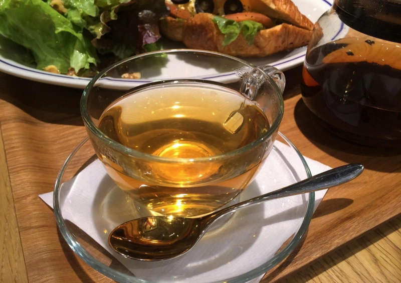 Darjeeling Ambootia TGFOP Mittags zum Salat.