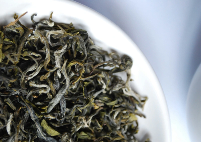 Darjeeling Oolong Velvet Buds Singell loser Tee Nahaufnahme.