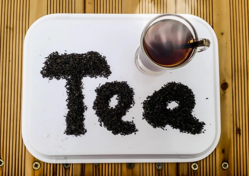 Mit Five O´Clock Tea das Worte Tea geschrieben.