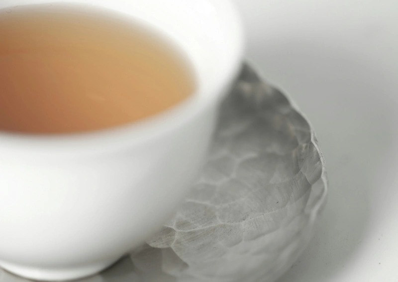 Gelber Tee China Yinzhen heller Tee in Tasse.