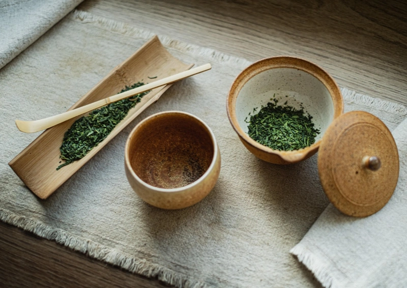 Japan Jo Sencha Shizuoka wird zubereitet. 