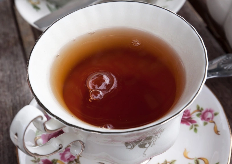 Ostfriesische Goldblattmischung in einer Tasse.