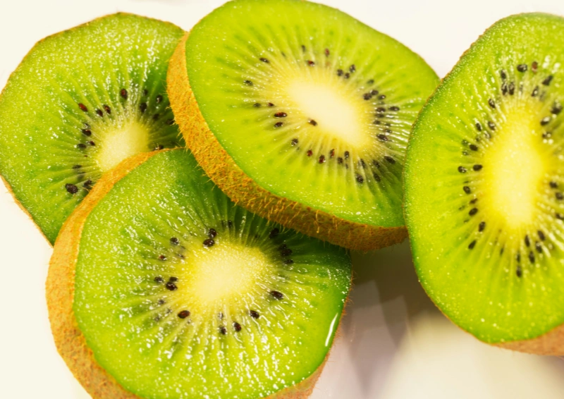Früchtetee Kiwi Erdbeer Vanille, saftig, süße Kiwi im Tee