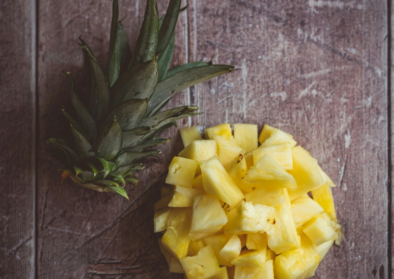 Früchtetee Yellow Moon mit fruchtiger Ananas verfeinert