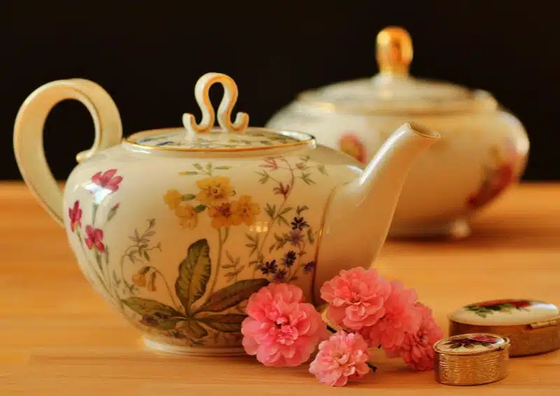 Porzellankanne zur Zubereitung von losem Tee