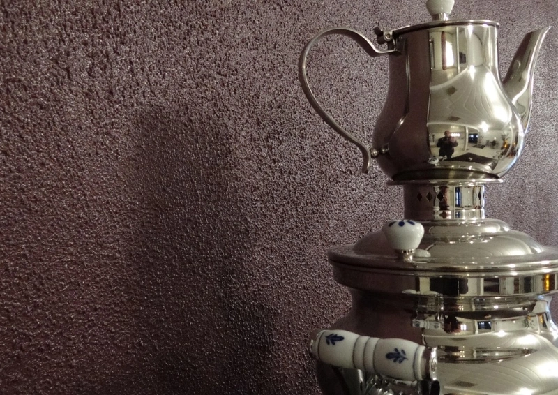 Traditioneller Samowar aus Silber für Schwarztee