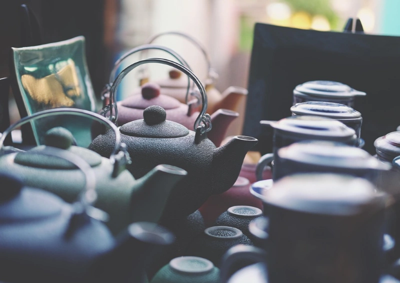 Verschiedenste Teekanne für die Zubereitung von Tee