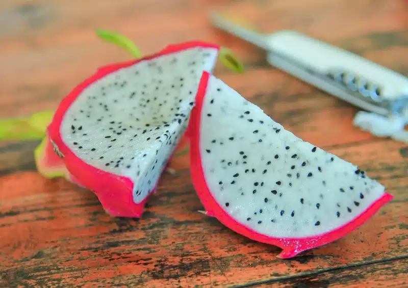 Weißer Tee Safari Sunset® hat feinwürzuige Drachenfrucht im Tee