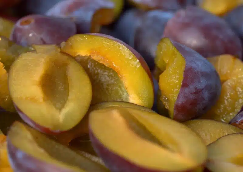 Dunkele Pflaumen im Früchtetee Arabische Nächte