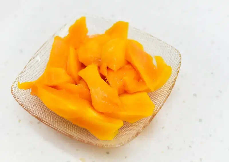 Frische Mango in feinsten Stücken für Früchtetee Magic of Roses