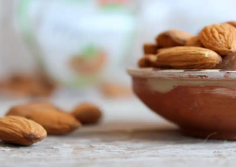 Frische Mandeln im Früchtetee Mandolina