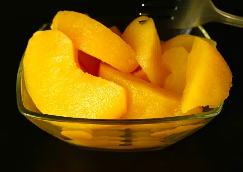 Frische Mangos veredeln den Früchtetee Mango Minze
