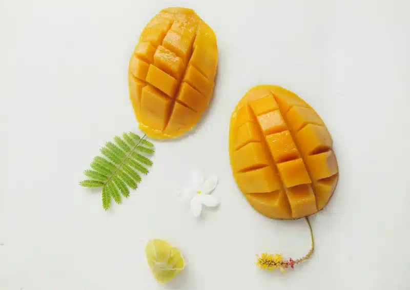 Frisch geschnittene Mango ist in der Teesorte Früchtetee Pfingstrosen & Früchte