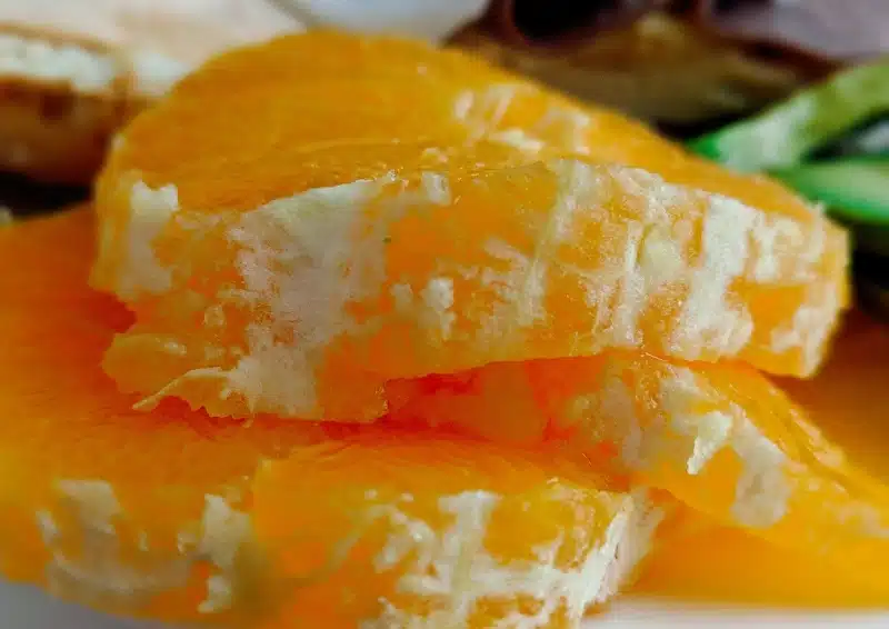 Frische Orangenscheiben in der Teesorte Früchtetee Wildorange