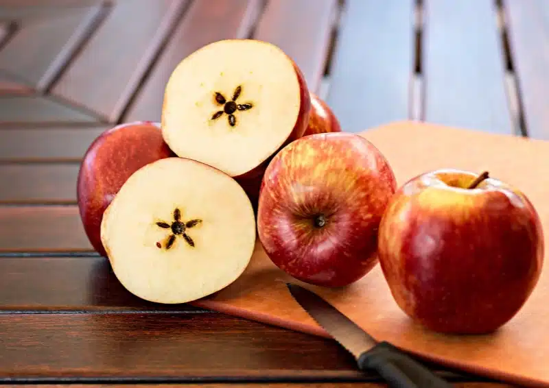 Frische Apfelstücke für Früchtetee Apfelschnütchen