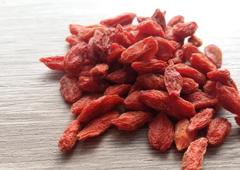 Frische Cranberries und viele andere Zutaten im Früchtetee Cranberry Feige Spirulina