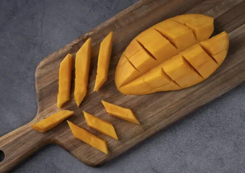 Frische, weiche Mangostücke sind im Früchtetee Fruchtgenuss 