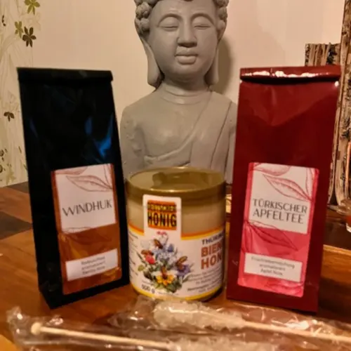 Tee Geschenkset mit Honig und Tees und Kandisstick