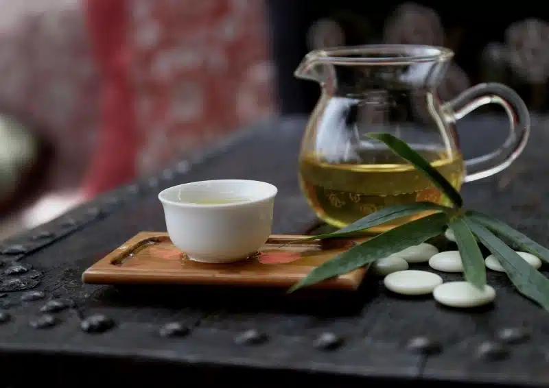 Oolong Nr. 12 Angkhang in Teekanne mit Teeschale