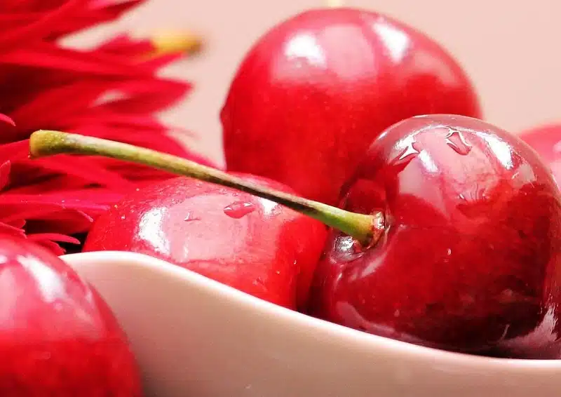 Frische Kirschen geben den Geschmack in Früchtetee Fruity Devil