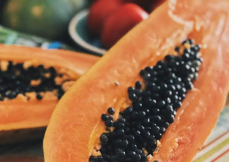 Frische Papaya ist im Früchtetee Süßes Früchtchen