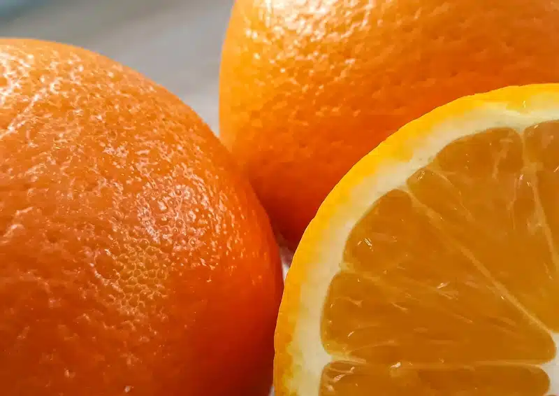Frische Orangen sind im Früchtetee Schlittenfahrt® enthalten