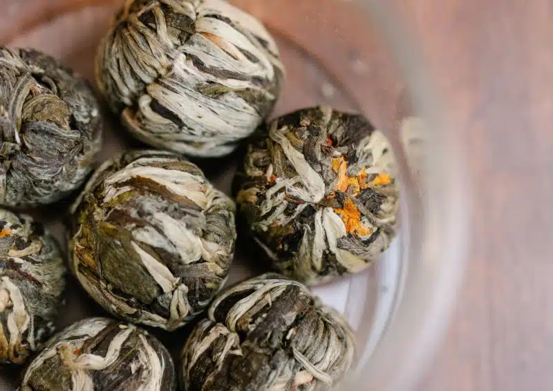 Blooming Tea Carmelia Lady Teeblumen in Nahaufnahme