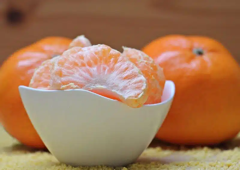 Frische Mandarinen in einer Schale für China Pai Mu Tan Mandarine –