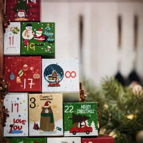 Papier Boxen Adventskalender gefüllt mit verschiedenen Tees
